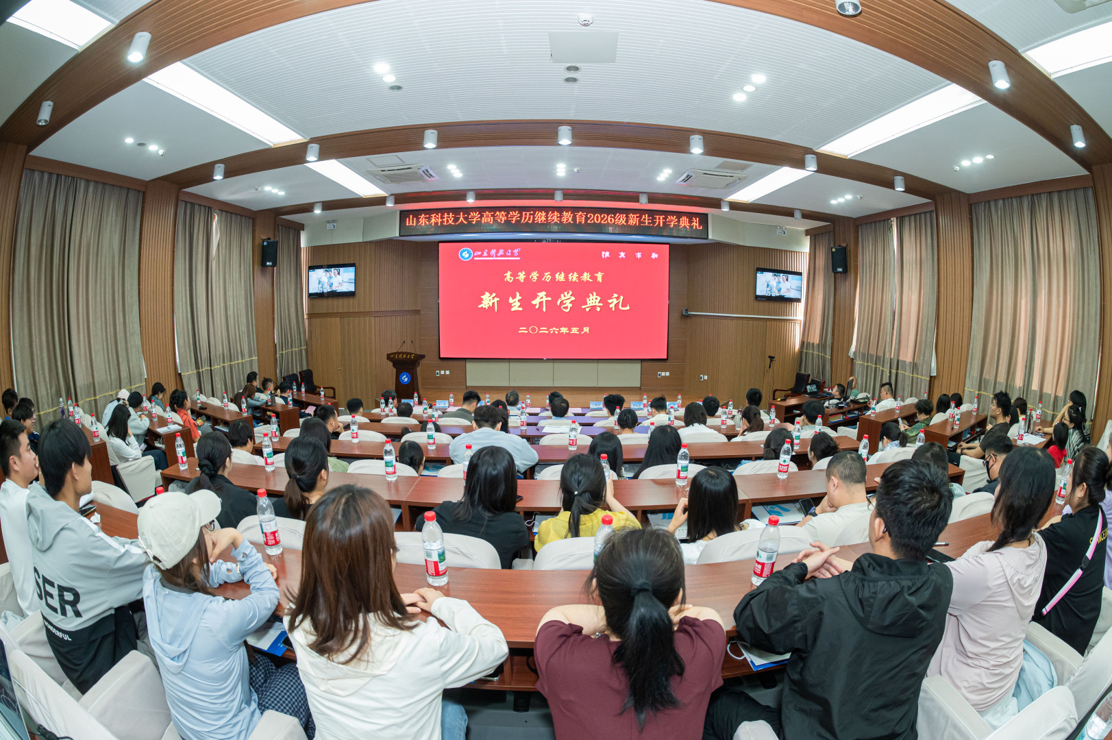 伟德betvlctor1946源于英国高等学历继续教育2026级新生开学典礼隆重举行